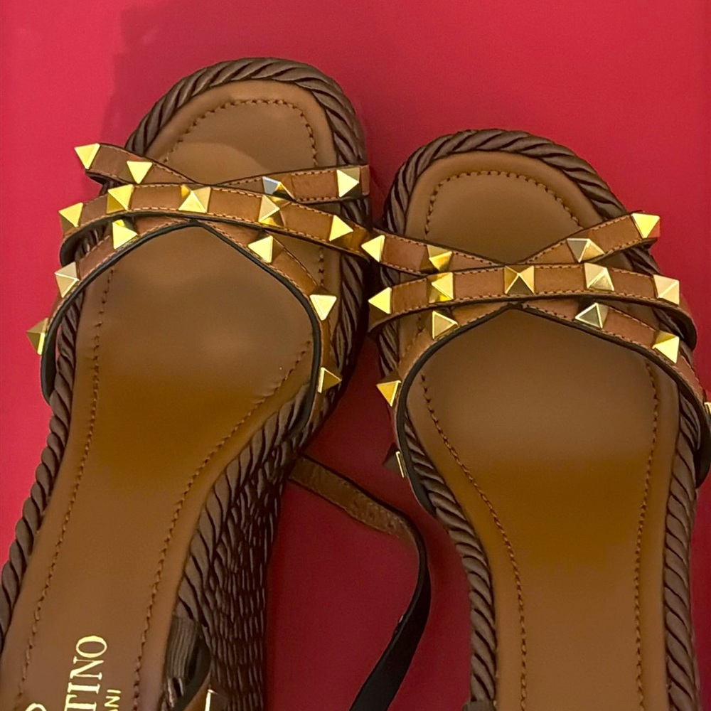 Valentino Garavani Brown and Yellow Studded Heels - Picture 10 of 11